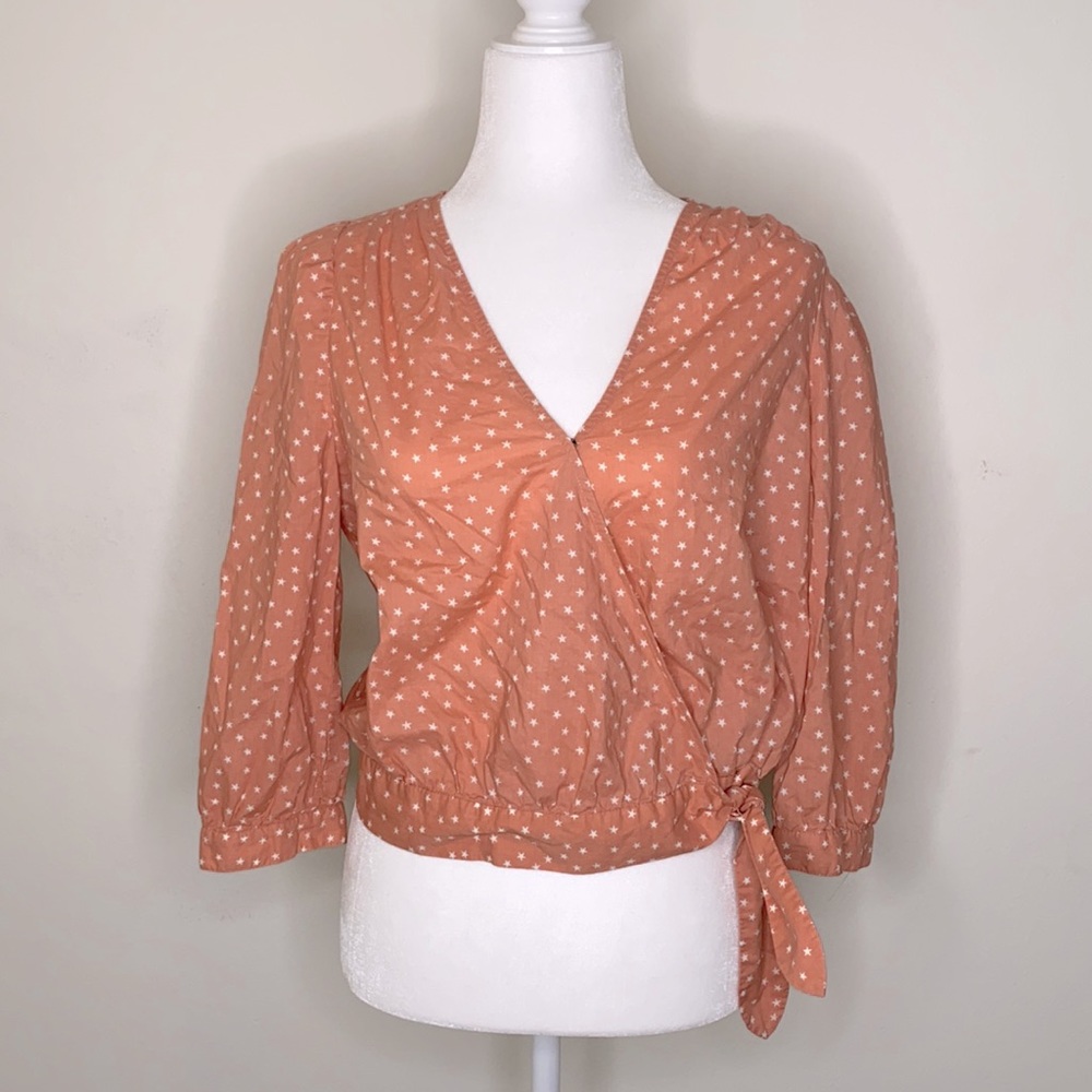 Madewell Womens Size Medium Peach, Coral Wrap Shirt White Star Print 3/4 Sleeve.
